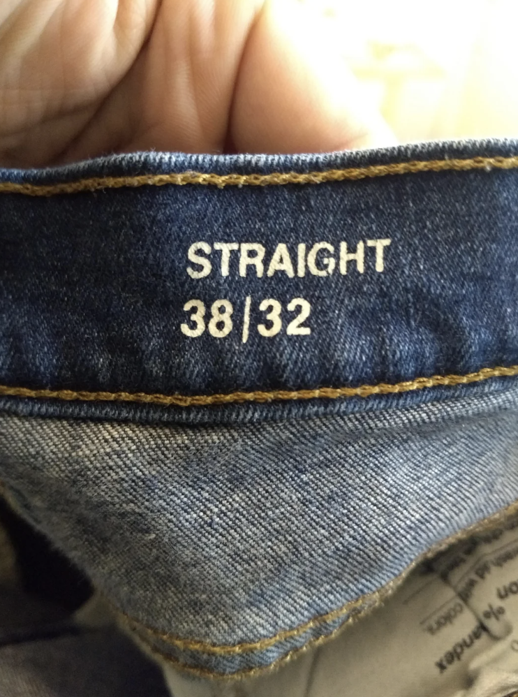 label - Straight 3832